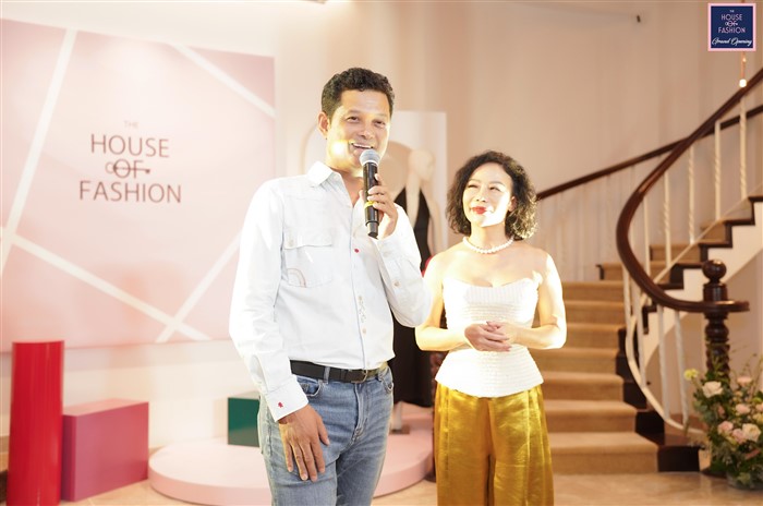 Mr Crazy & Lady Sexy trình diễn BST mới nhân dịp khai trương THE HOUSE OF FASHION