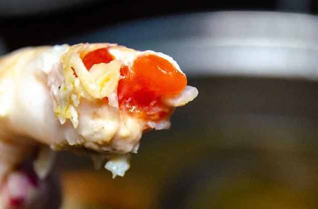 Đầu tôm chứa nhiều kim loại nặng, không ăn được? Chuyên gia giải đáp thắc mắc và chỉ ra 2 bộ phận bẩn nhất của tôm nên bỏ ngay