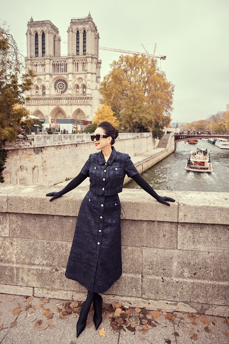 “Nữ hoàng ảnh lịch” Diễm My dạo phố Paris đón tuổi 60