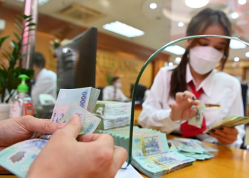 Lãi suất ngân hàng “hạ nhiệt”, giảm khoảng 1%/năm