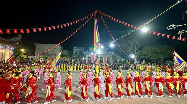 Độc đáo Lễ hội kéo chữ