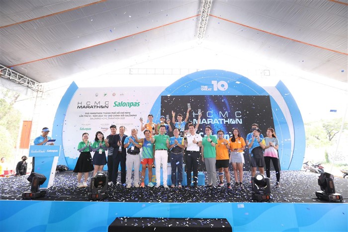 Hàng ngàn người chạy khai xuân 2023 tại giải SALONPAS HCMC MARATHON lần thứ 10