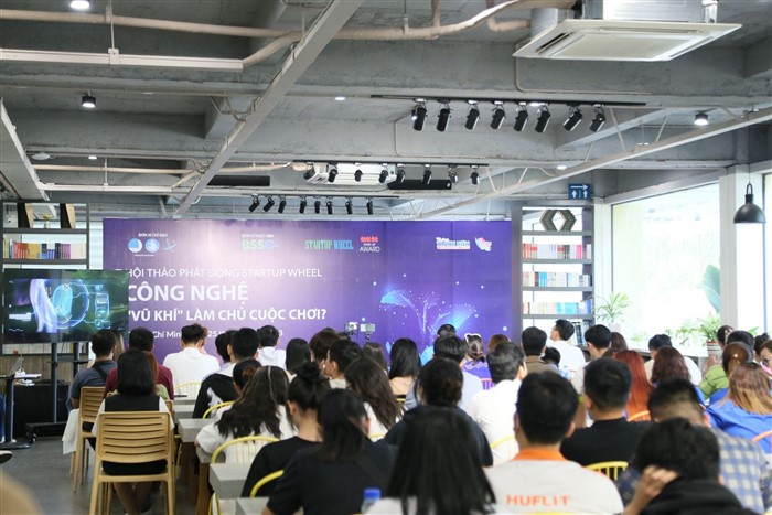 Hội thảo “Công nghệ – “VŨ KHÍ” làm chủ cuộc chơi”