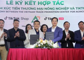 “Ăn nên làm ra” nhờ tính năng bán hàng, TikTok huy động dàn KOL đi bán đặc sản Việt Nam, có thể ship ngay trong 24h