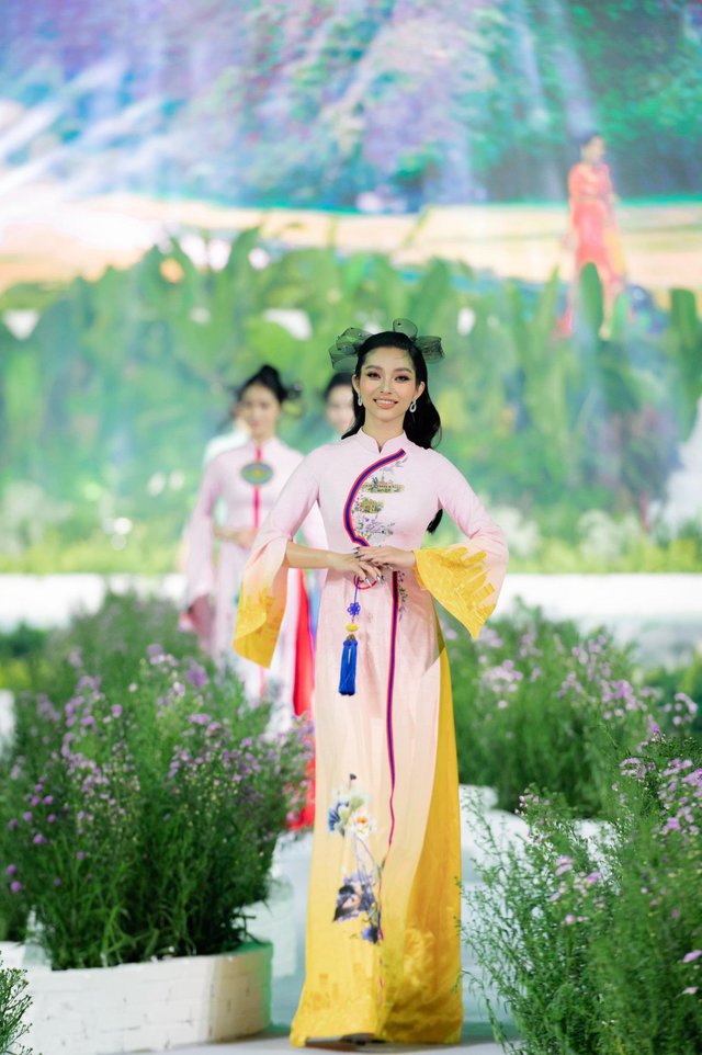 NTK Vũ Thảo Giang gây ấn tượng với “Việt Nam gấm hoa” tại Lễ hội Áo dài