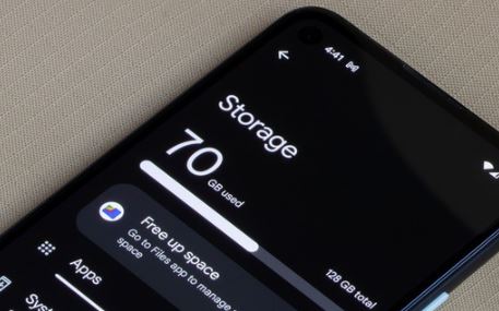 Bạn cần làm gì khi dung lượng điện thoại Android gần đầy?