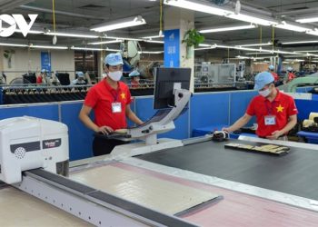 Xuất nhập khẩu sụt giảm gây áp lực cho các nhóm hàng tỷ đô