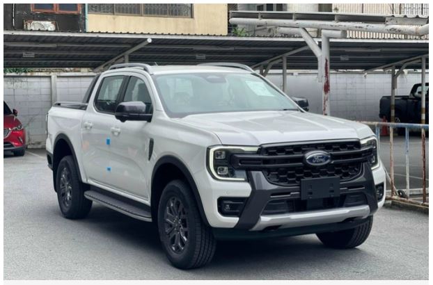 Cạnh tranh với ‘vua doanh số’ Ford Ranger, nhiều xe bán tải ồ ạt giảm giá