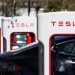 Thỏa thuận lịch sử trong ngành xe điện: Tesla đầu tư trạm sạc rồi cho đối thủ dùng chung