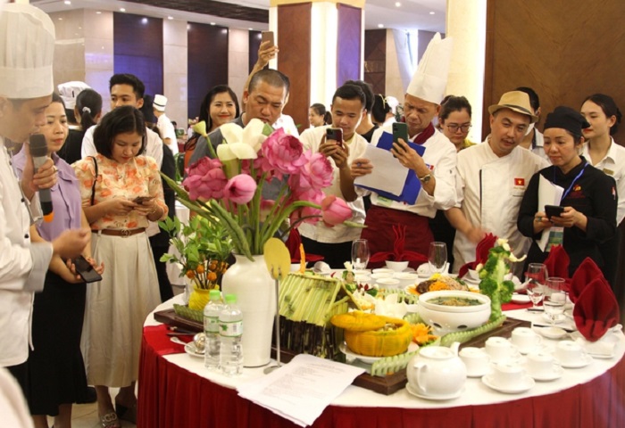 Độc đáo cuộc thi chế biến món ăn từ sen