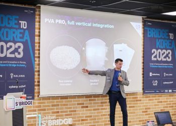 Một startup Việt sản xuất bao bì có thể tan trong nước vừa được rót hơn 1 triệu USD