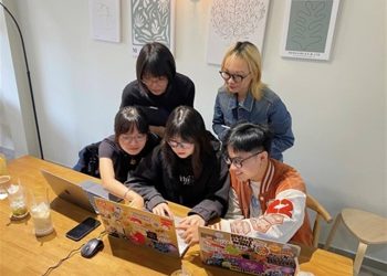 Khoe thiết kế trên mạng, sinh viên Trường ĐH Văn Lang “chốt đơn” hơn trăm triệu đồng từ Mỹ