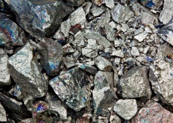 Một doanh nghiệp trên sàn bất ngờ thu về hàng trăm tỷ đồng từ loại kim loại đang được các hãng pin xe điện săn lùng