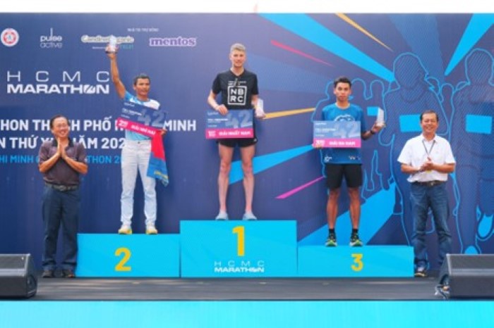 Hàng Ngàn Người Chạy Bộ Và Mở Đầu Năm Mới 2024 Cùng HCMC MARATHON