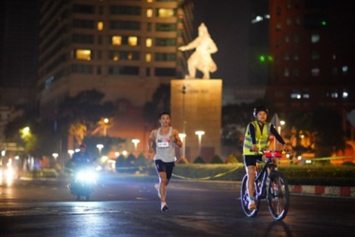 Hàng Ngàn Người Chạy Bộ Và Mở Đầu Năm Mới 2024 Cùng HCMC MARATHON