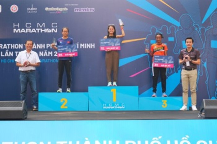 Hàng Ngàn Người Chạy Bộ Và Mở Đầu Năm Mới 2024 Cùng HCMC MARATHON