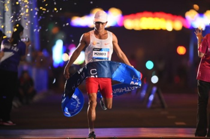 Hàng Ngàn Người Chạy Bộ Và Mở Đầu Năm Mới 2024 Cùng HCMC MARATHON