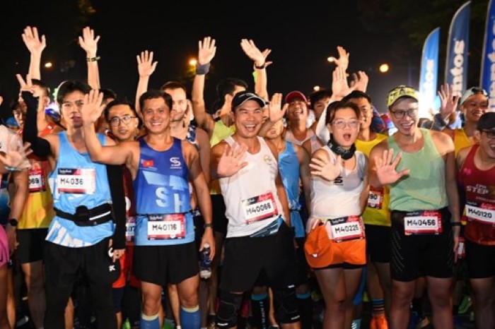 Hàng Ngàn Người Chạy Bộ Và Mở Đầu Năm Mới 2024 Cùng HCMC MARATHON
