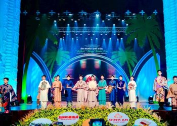 Hoa hậu Môi trường thế giới 2023 bán tranh công nghệ nano airpurity được 300 triệu để gây quỹ từ thiện