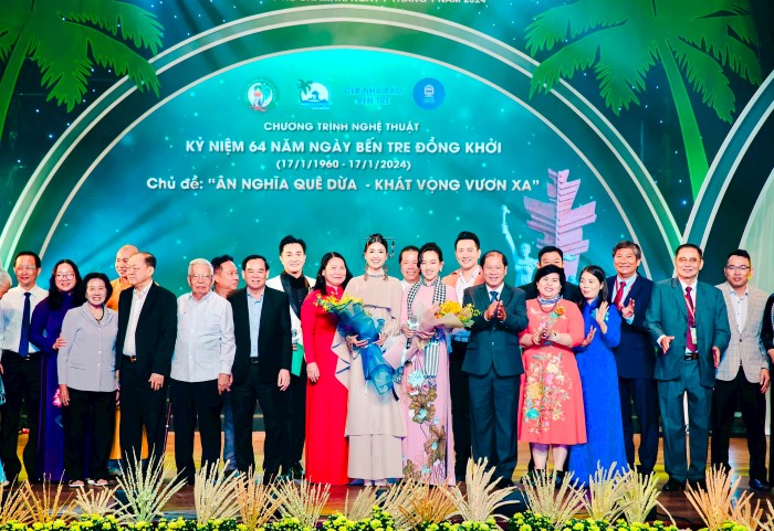 Hoa hậu Môi trường thế giới 2023 bán tranh công nghệ nano airpurity được 300 triệu để gây quỹ từ thiện