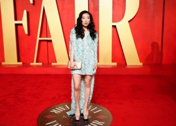 Mỹ nhân gốc Á đình đám nhất nhì Hollywood diện đầm Công Trí tới tiệc hậu Oscar