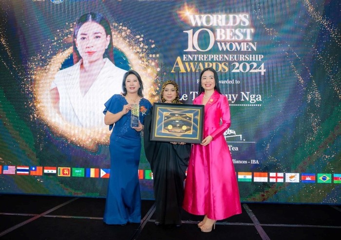 Nữ doanh nhân Lê Thúy Nga – Chủ tịch Trung tâm Y sinh học HelenCare vinh danh Top 10 nữ doanh nhân quốc tế xuất sắc năm 2024