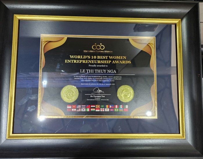 Nữ doanh nhân Lê Thúy Nga – Chủ tịch Trung tâm Y sinh học HelenCare vinh danh Top 10 nữ doanh nhân quốc tế xuất sắc năm 2024