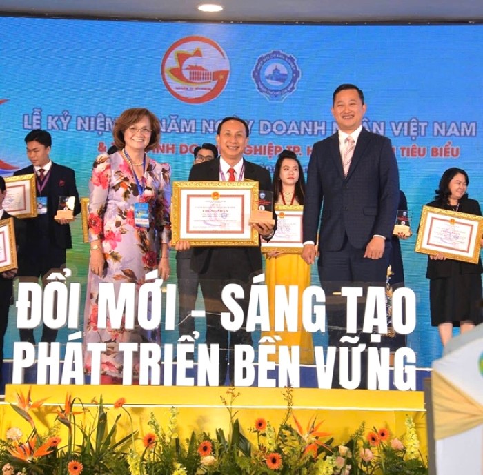 Vina CHG được tôn vinh danh hiệu Doanh nghiệp – Doanh nhân tiêu biểu TP.HCM năm 2024