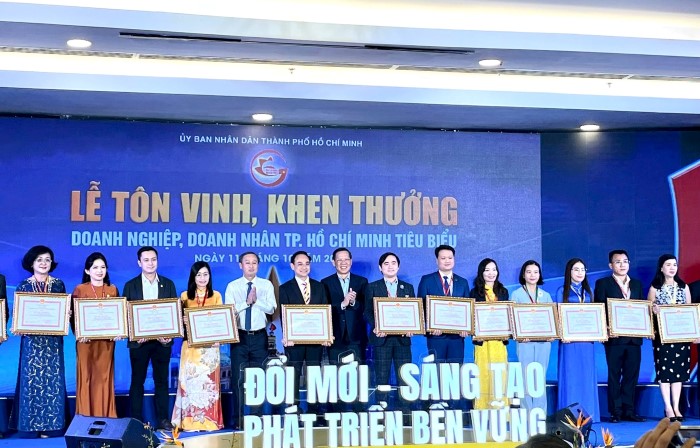 Vina CHG được tôn vinh danh hiệu Doanh nghiệp – Doanh nhân tiêu biểu TP.HCM năm 2024